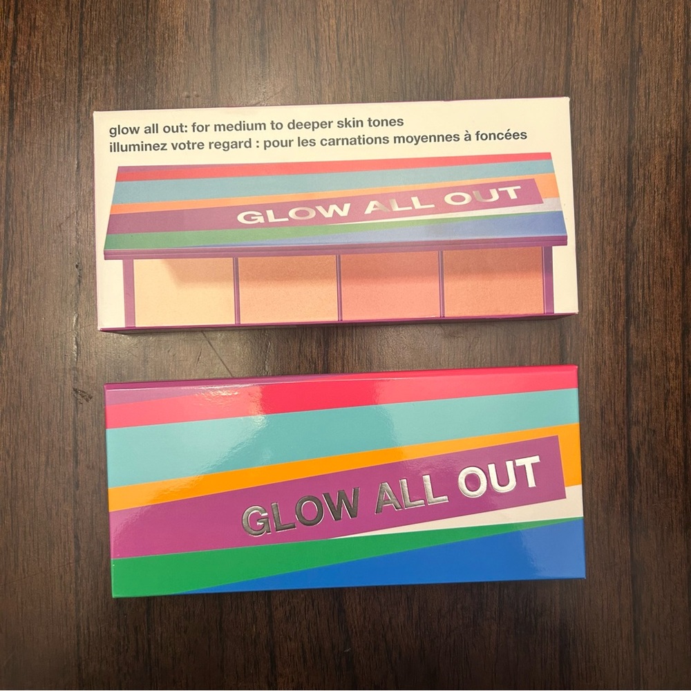 Clinique Glow All Out Bronzer & Contour Palette - Rainbow Striped Packaging